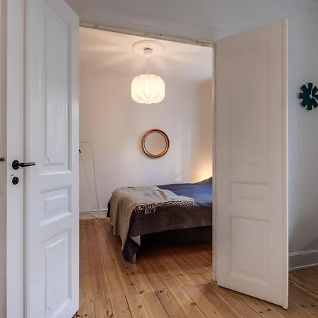 Πανσιόν Private Room In Charming Neighbourhood In Osterbro *